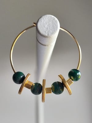 Image of Helena. Pendientes de aro decorados.