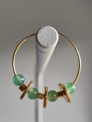 Image of Helena. Pendientes de aro decorados.