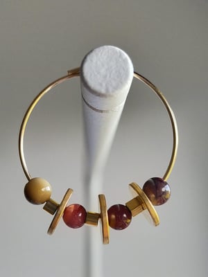 Image of Helena. Pendientes de aro decorados.