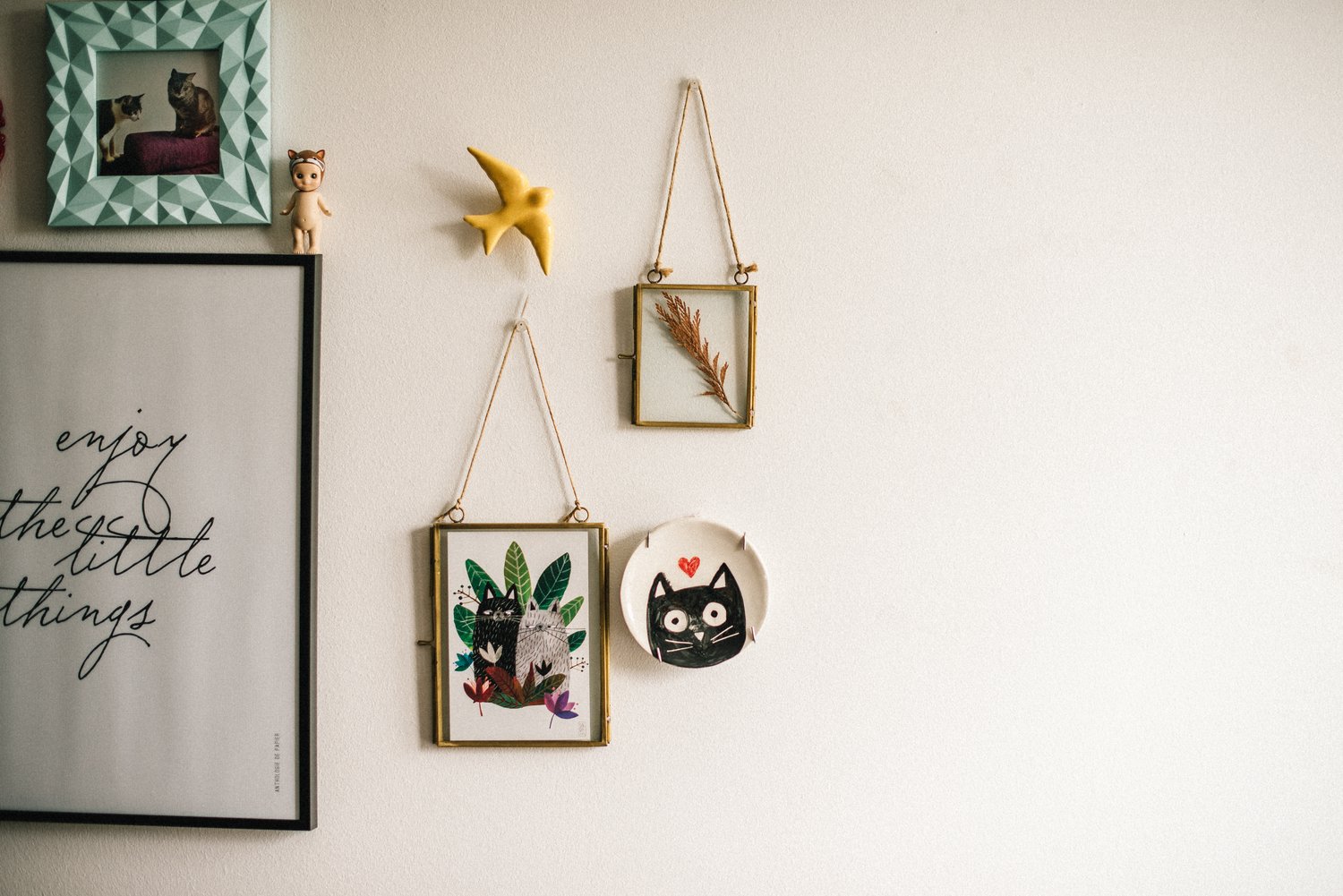 Image of PLATITO ILUSTRADO DECORATIVO, hecho a mano. Frida, Osete, Zorra y Perrete.