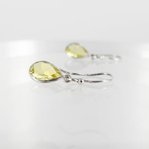 Image of Sterling silver lemon quartz drop earrings. M3046