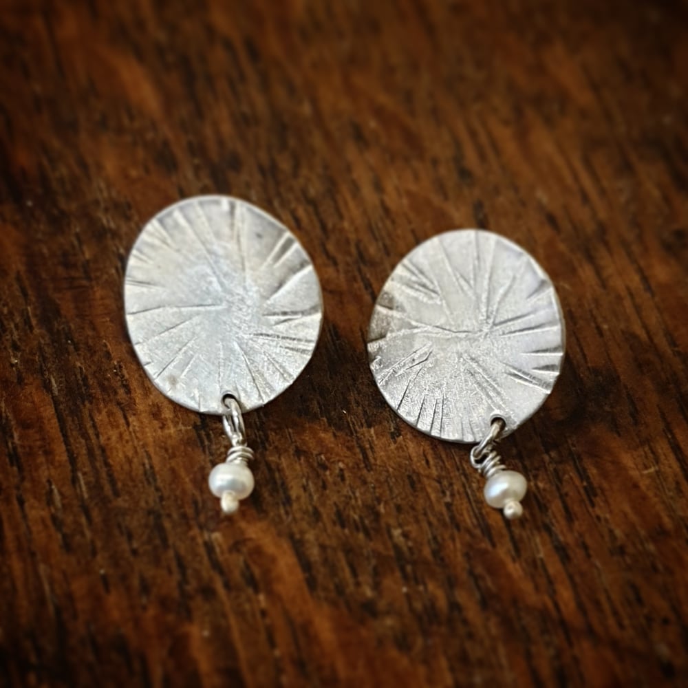 Image of Dandelion earrings with pearls