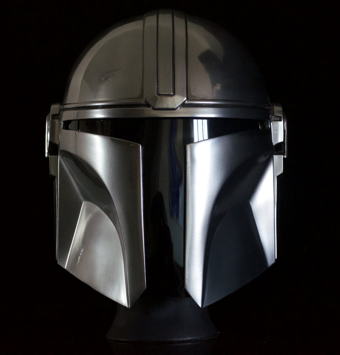 mandalorian-wearable-helmet-moguai-props