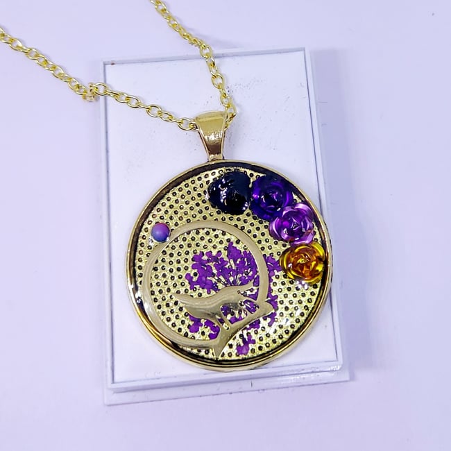 'black wolf' mounted pendant chain | gold