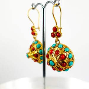 Image of Yellow gold plated Ottoman style earrings. M3168