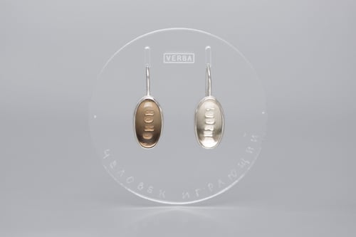 Image of "Man the player" silver earrings with rock crystal and smoky quartz · HOMO LUDENS ·