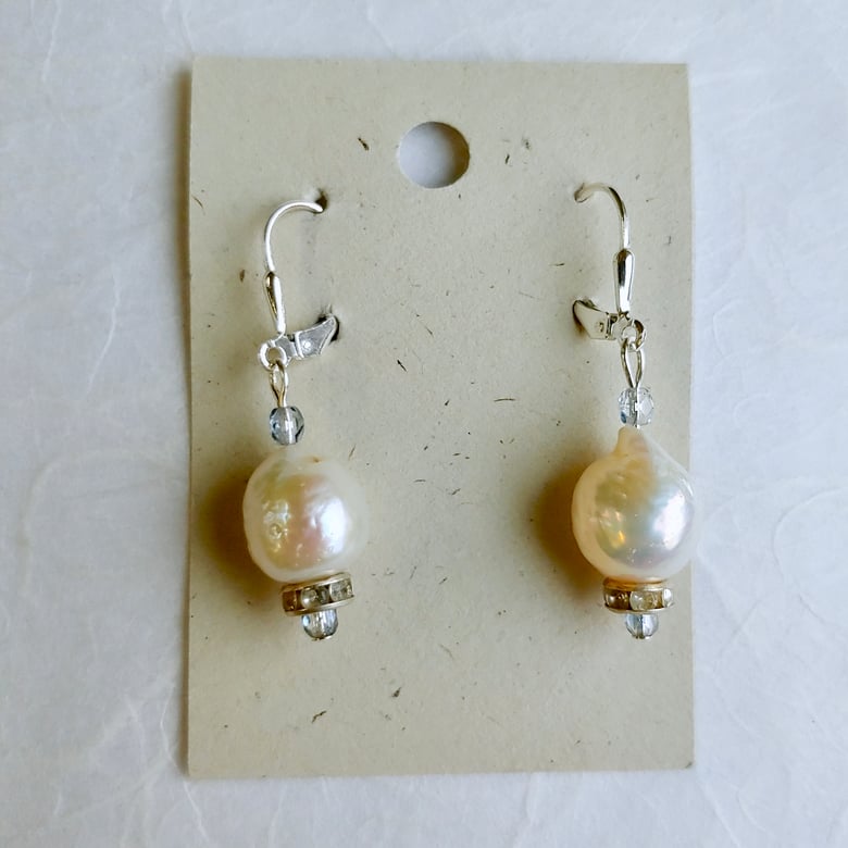 Image of Baroque pearl earrings