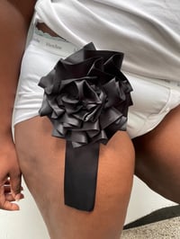 Image 3 of Médaillon/ Graceful