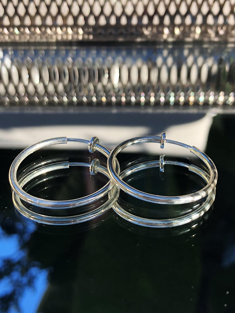 Image of Essential Silver Retractable Hoops