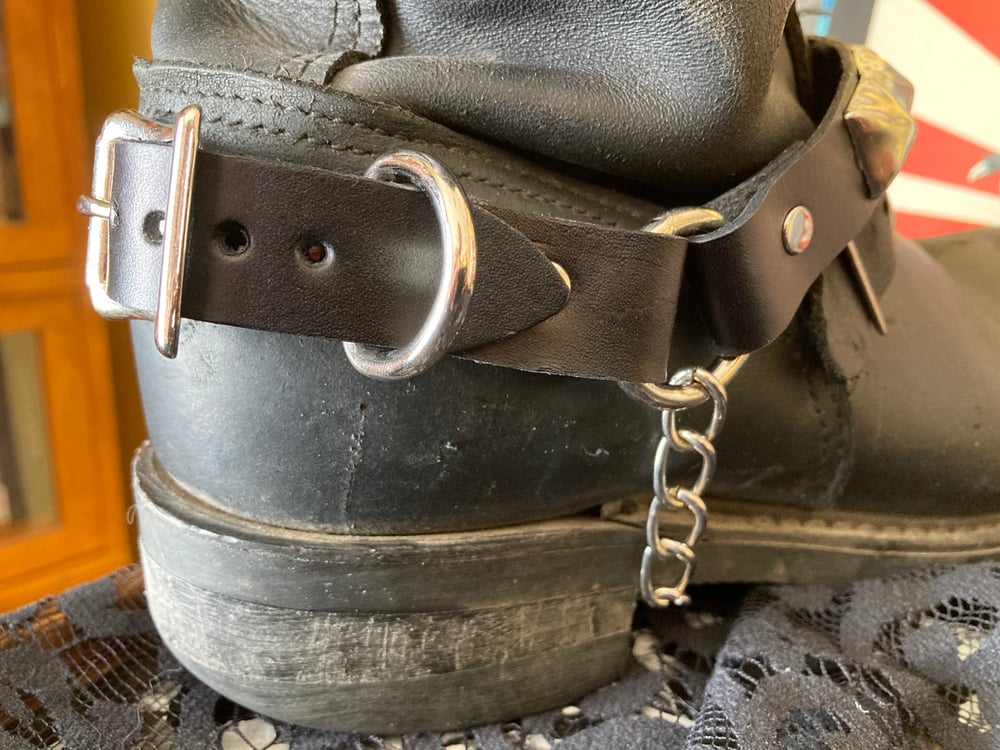 BOOT STRAP 1-ROW 5/8" PYRAMID STUDDED 