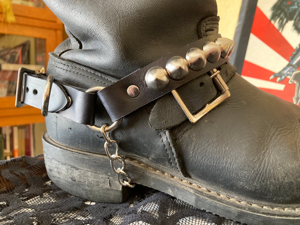 BOOT STRAP 1-ROW 1/2" CONE STUDDED