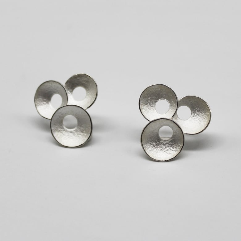 Image of seedpod flat 3 elements earrings