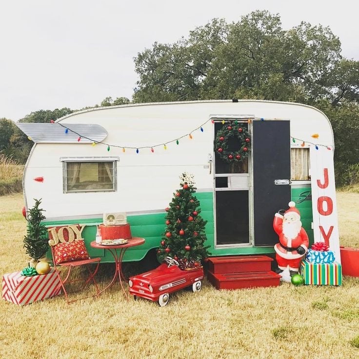 Camper Christmas Minis on Sunday Dec 6th