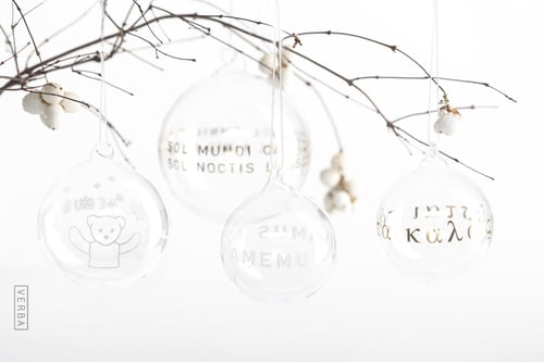 Image of "Lavished by gifts..." 8 cm Christmas tree ball with white inscription in Latin