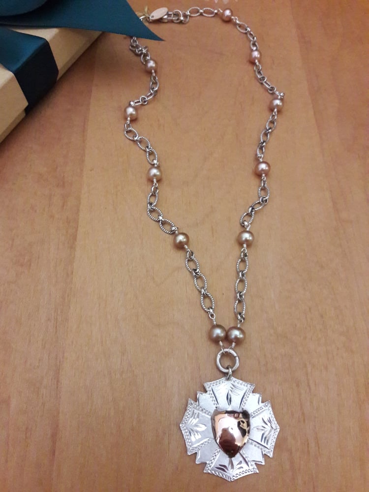 Image of Two-Tone Wreath Fob, Item 6AK