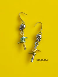 Image 2 of BARBED WIRE SKULL DROP EARRINGS ( Colour candy )