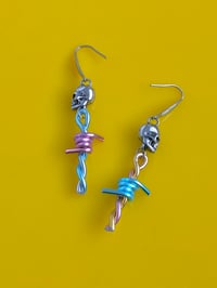 Image 1 of BARBED WIRE SKULL DROP EARRINGS ( Colour candy )