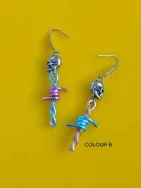 Image 3 of BARBED WIRE SKULL DROP EARRINGS ( Colour candy )
