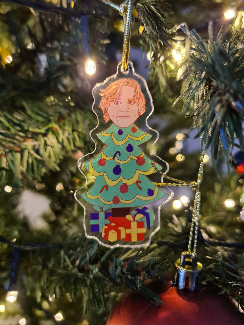 Lewis Capaltree Christmas Decoration with free pop socket
