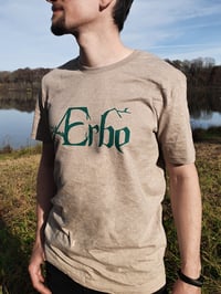T-Shirt sand, mit ÆRBE-Schriftzug 