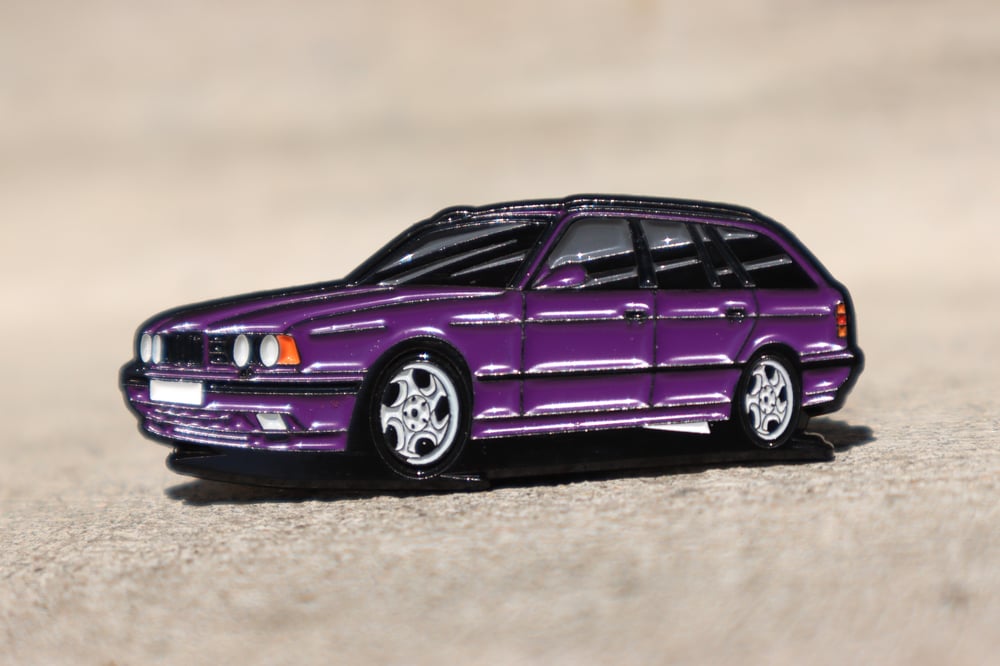 Image of KUWTB Kustoms E34 M5 Touring Daytona Violet