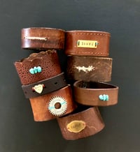 Image 3 of Thin leather cuff with brass heart