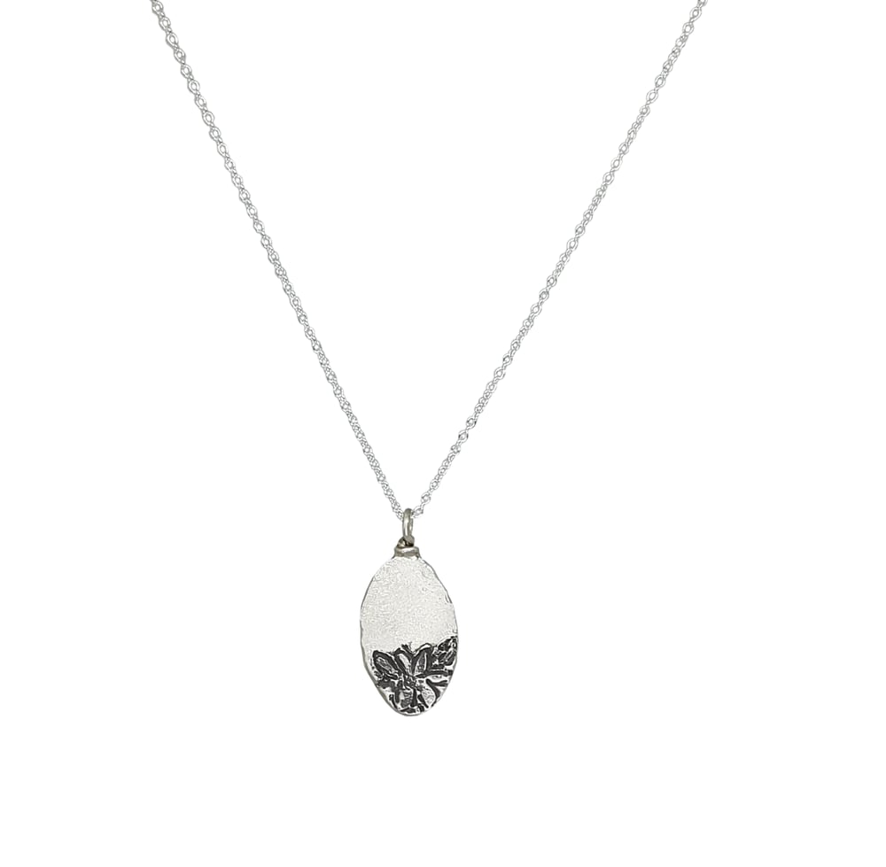 Image of Oval Wild Flower Necklace