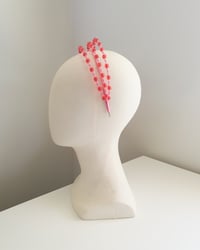 Image 4 of TRIPLE STRAND BEAD AND MESH CROWN : PINK / RED