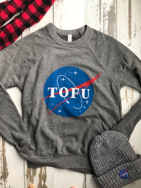 Image of Tofu raglan crew neck sweatshirt