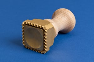 Image of STAMPO AUTOMATICO PER RAVIOLI IN OTTONE / BRASS AUTOMATIC RAVIOLI STAMP