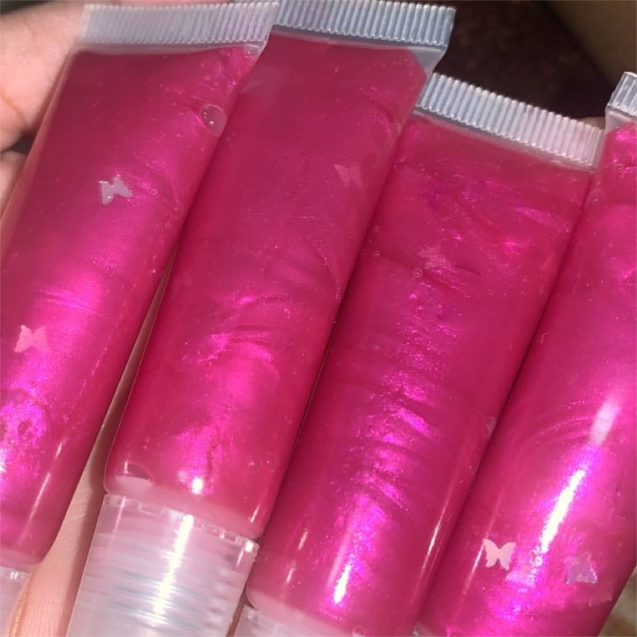 Image of magenta glossy lip gloss 