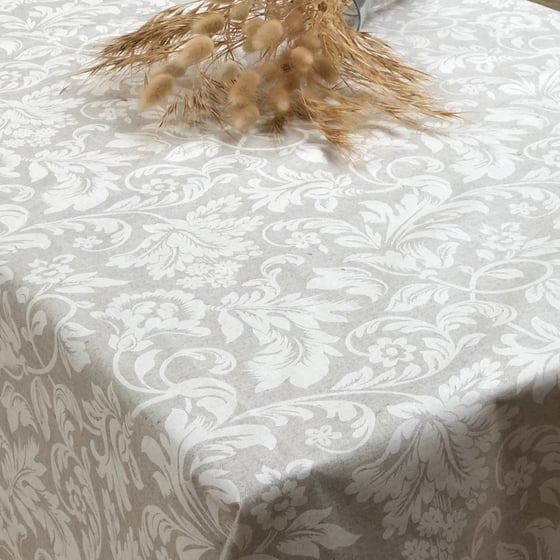 Image of Nappe ARABESQUE motif blanc fond lin grisé anti taches