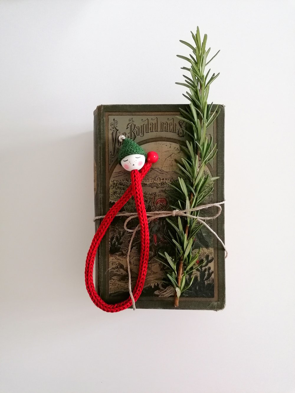Image of Elf bookmark_red with green hat