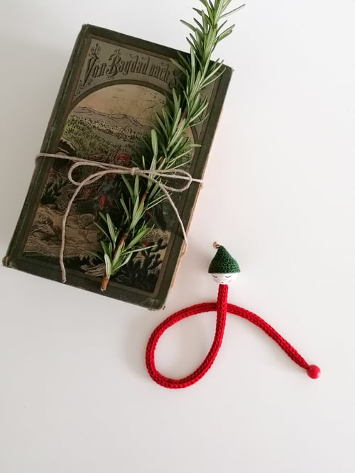 Image of Elf bookmark_red with green hat