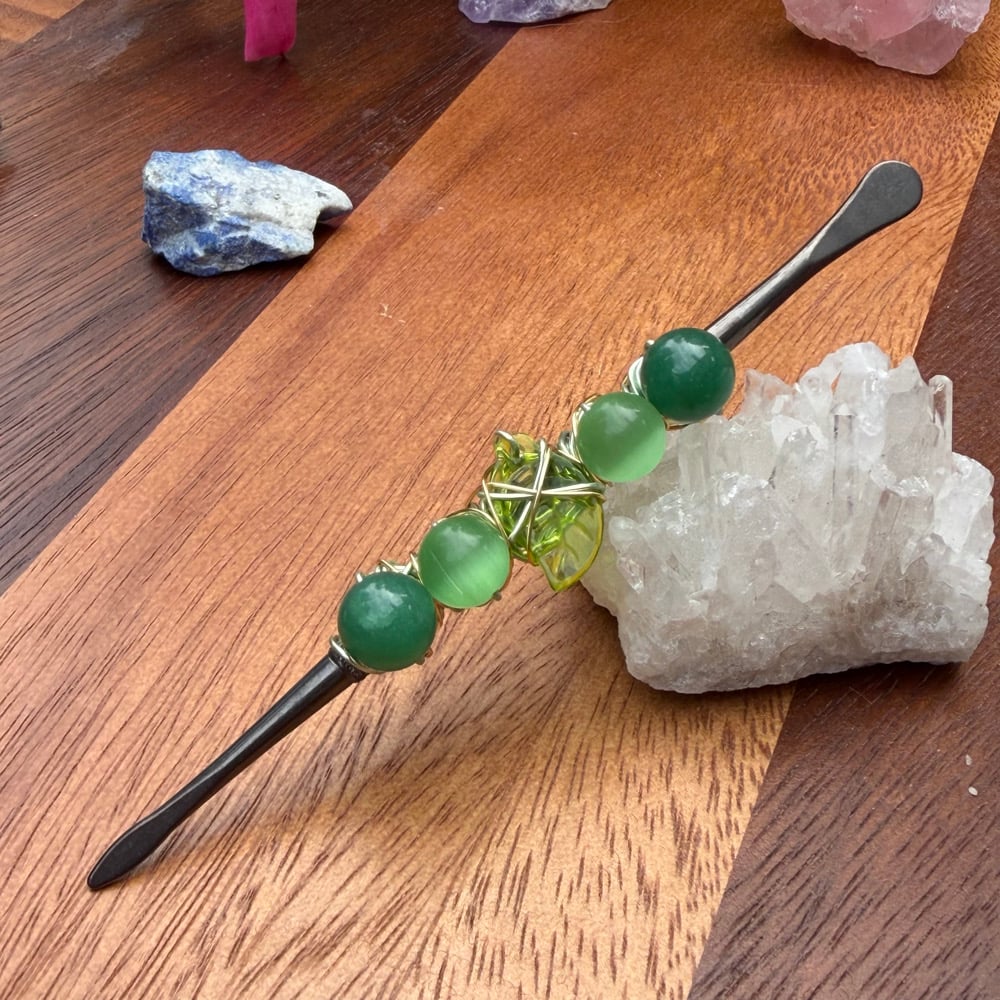 Image of green leaf dab tool