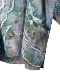 Image 5 of 3XL Cotton Woven Forager Top in Muted Geode Ice Dye