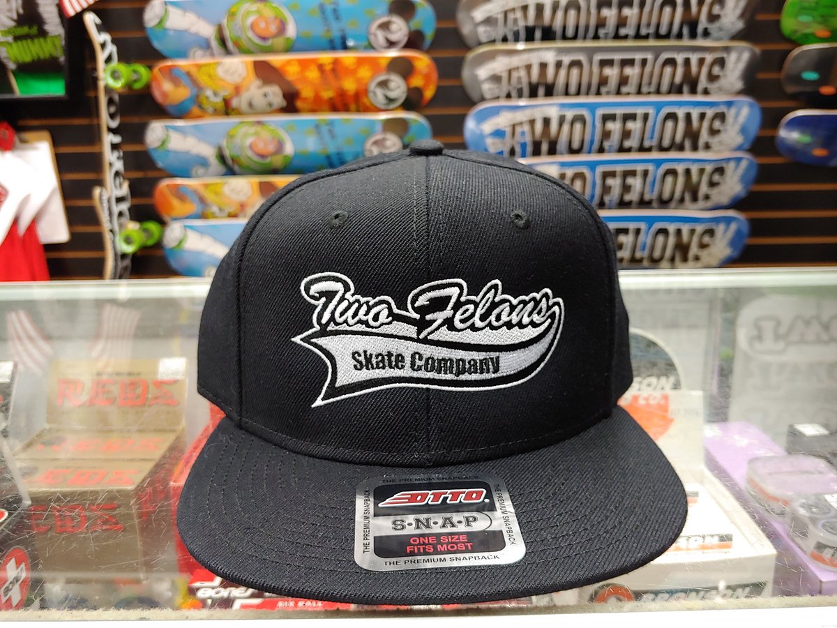 Two Felons "Sporty" Snap back (blk/wht) 