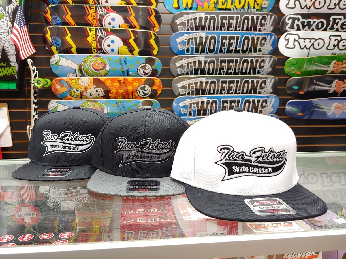 Two Felons "Sporty" Snap back (Wht/Blk) 