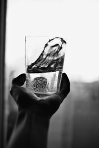 El agua se conoce por la sed