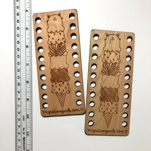 Image of cat cone thread minder