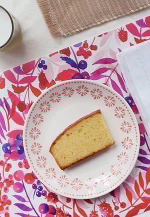 Image of 2 manteles Frutos del Bosque rectangulares. Últimas unidades