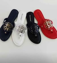 No limit flat sandal