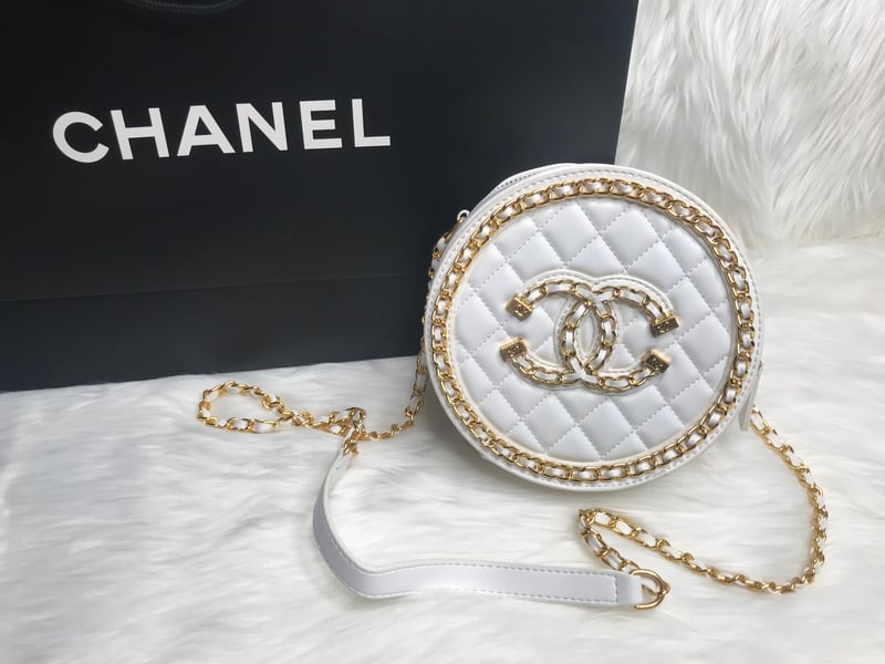 CC round purse (white)