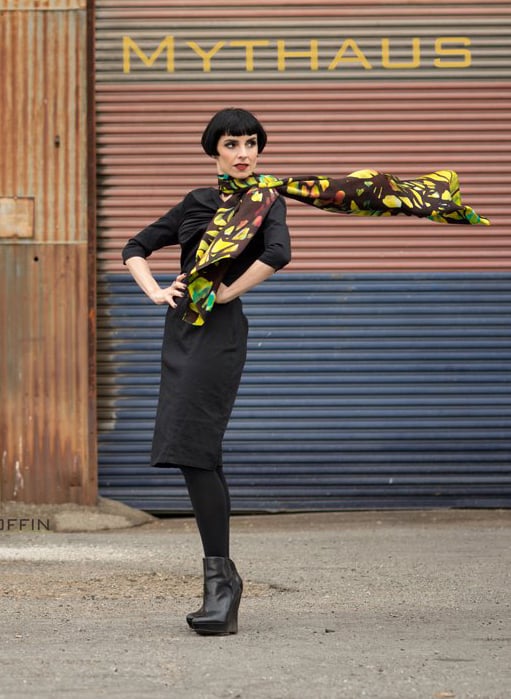 Image of GREEN AND BLACK SILK SCARF