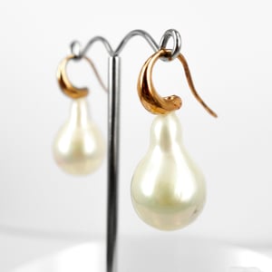 Image of Large natural freshwater baroque drop pearl, 9ct rose gold earrings. CP1103