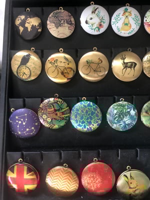 Image of Les Médaillons photos