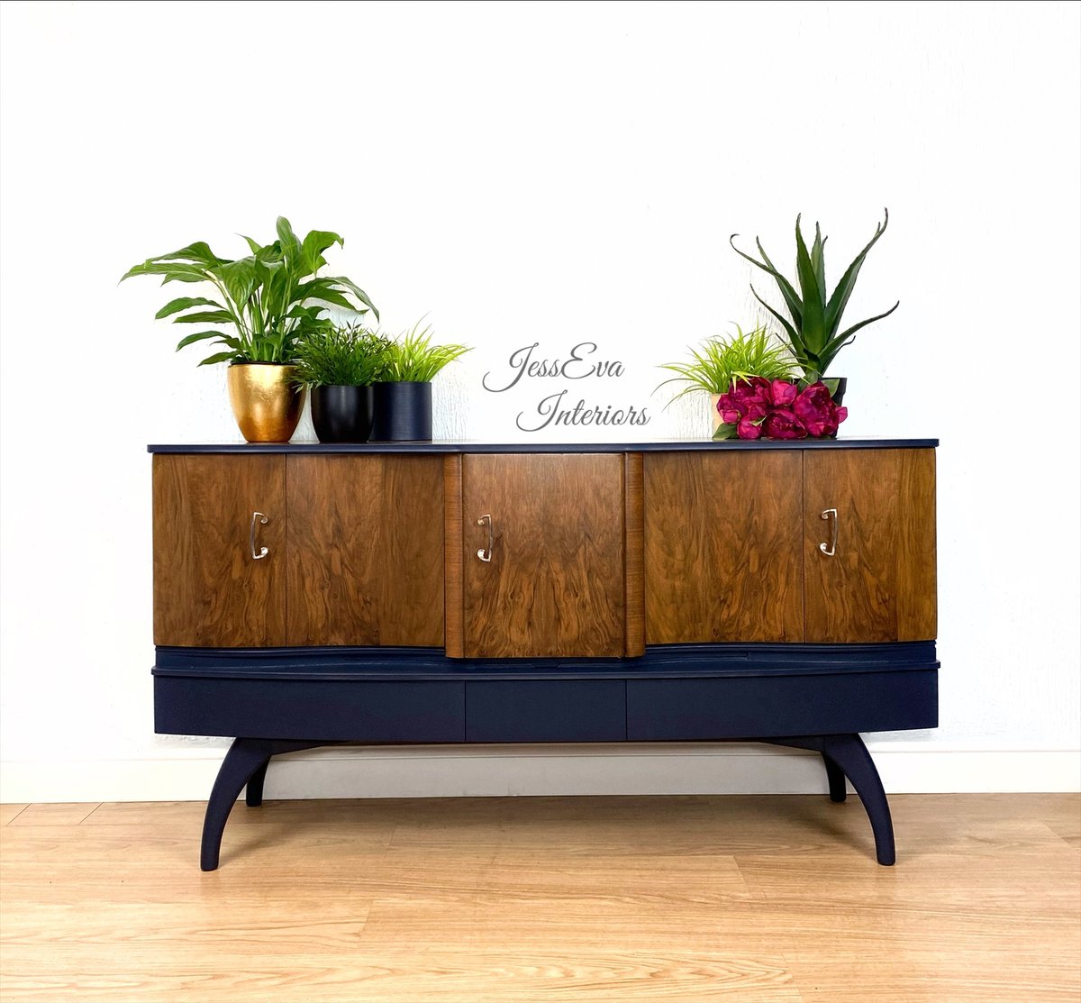 Vintage Mid Century Modern BEAUTILITY COCKTAILS CABINET / DRINKS CABINET / SIDEBOARD / CREDENZA.