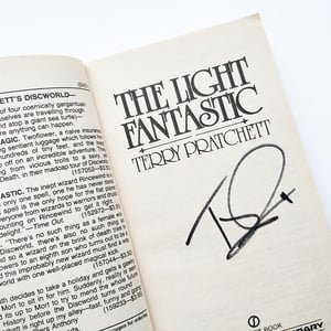 SIGNED Terry Pratchett - The Light Fantastic - 1st American Paperback Edition