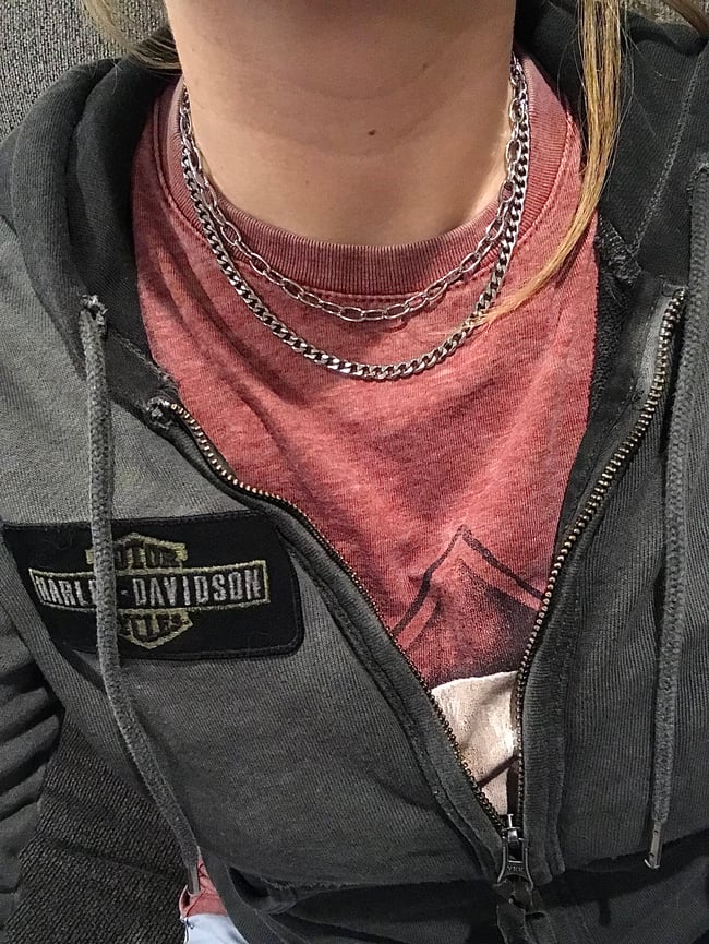 How to wear a necklace with a hoodie how to wear a chain with
