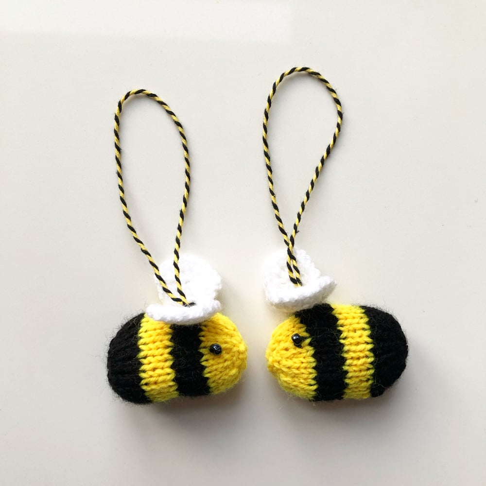 Image of KNITTED BEE HANDMADE DECORATION 